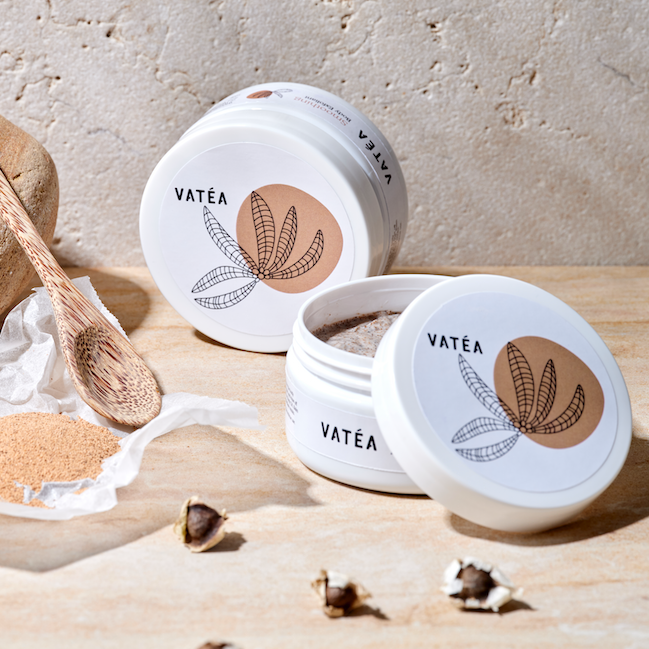 VATEA smoothing walnut and ground stone body exfoliant clears tired skin of bumps and irregularities to unlock fresh, glowing skin. Natural actives of Waratah aid the skins rejuvenation process with naturally occurring PCA compounds, 